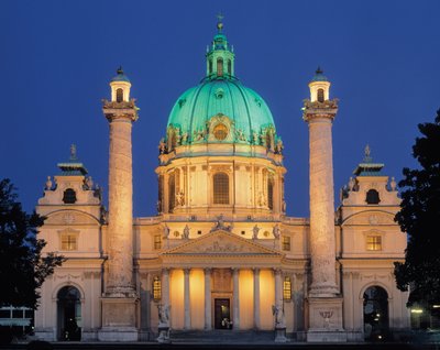 Karlskirche di notte, costruita 1714-37 da Johann Bernhard Fischer von Erlach